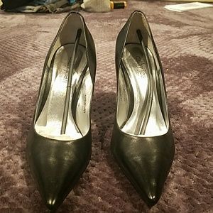 Black pumps